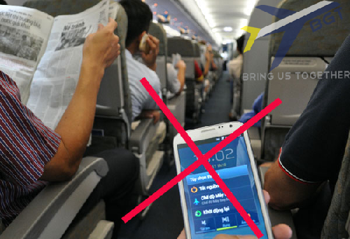 Sẽ xử phạt 3 - 5 triệu đồng nếu hành khách sử dụng điện thoại khi hạ cánh và cất cánh